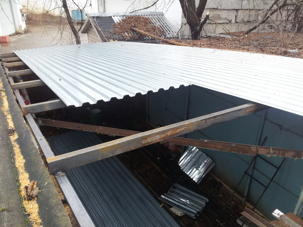 Как самостоятельно сделать односкатную крышу в гараже и в чём её особенности