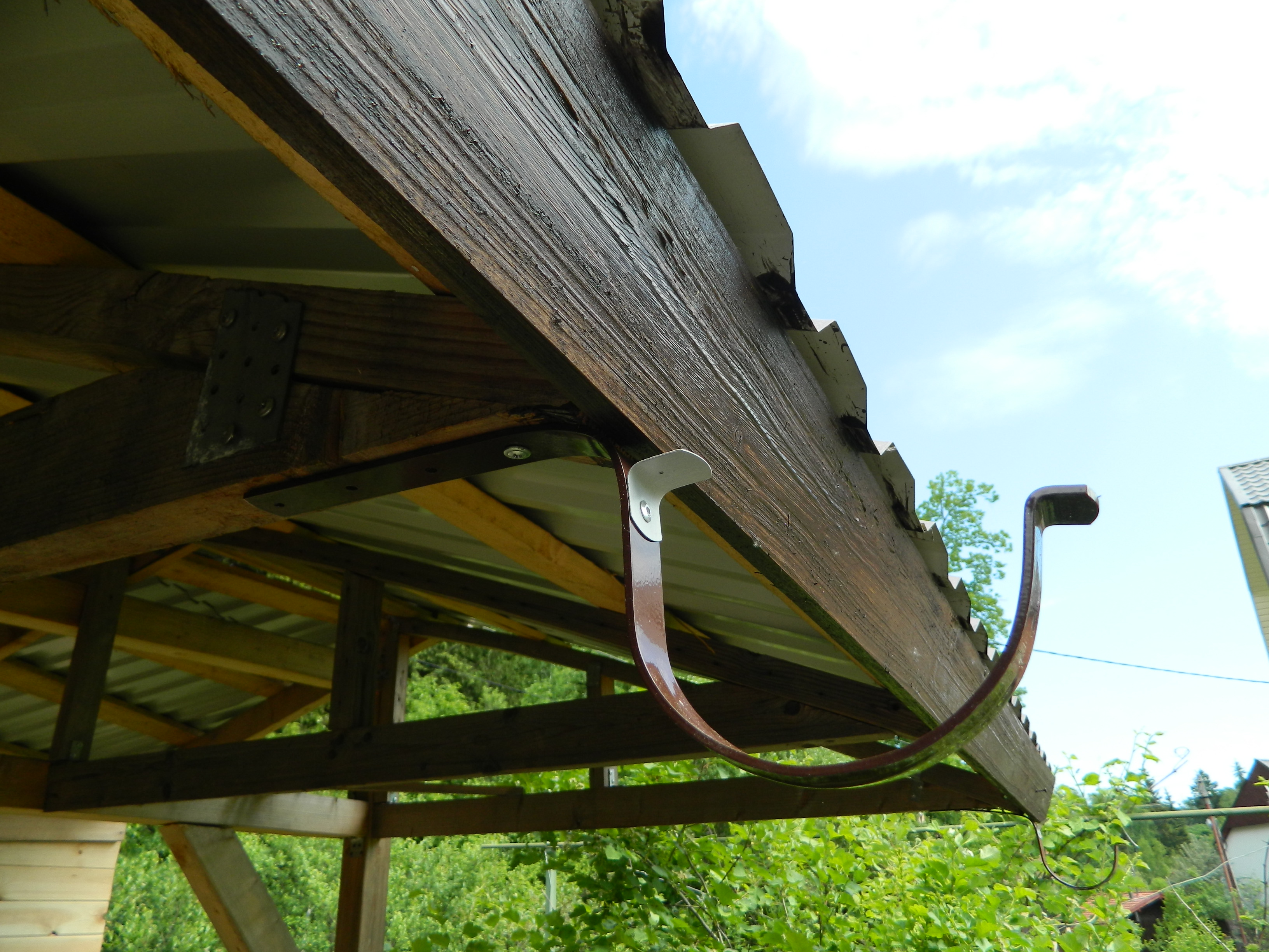 Водостоки для крыши своими руками из подручных материалов фото