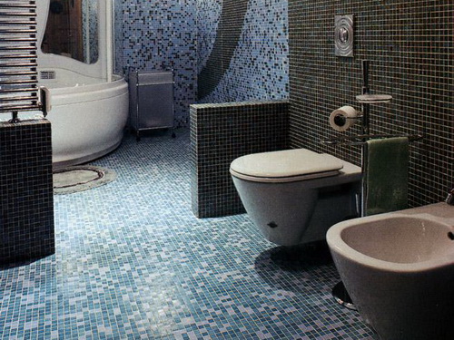 Mozaika na pol v tualet